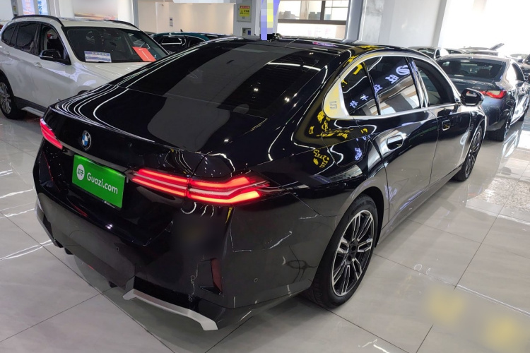 宝马5系 2024款 525Li M运动套装车身外观7