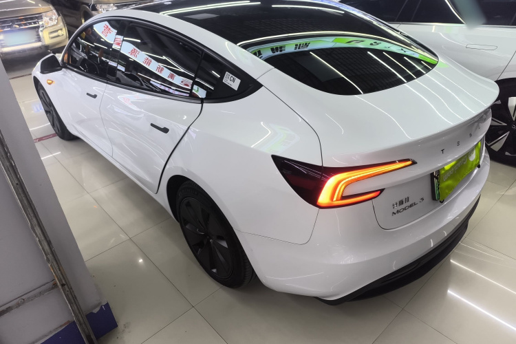 特斯拉 Model 3 2023款 后轮驱动版车身外观4