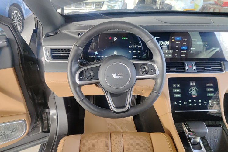 理想汽车 理想ONE 2020款 增程7座版中控内饰13