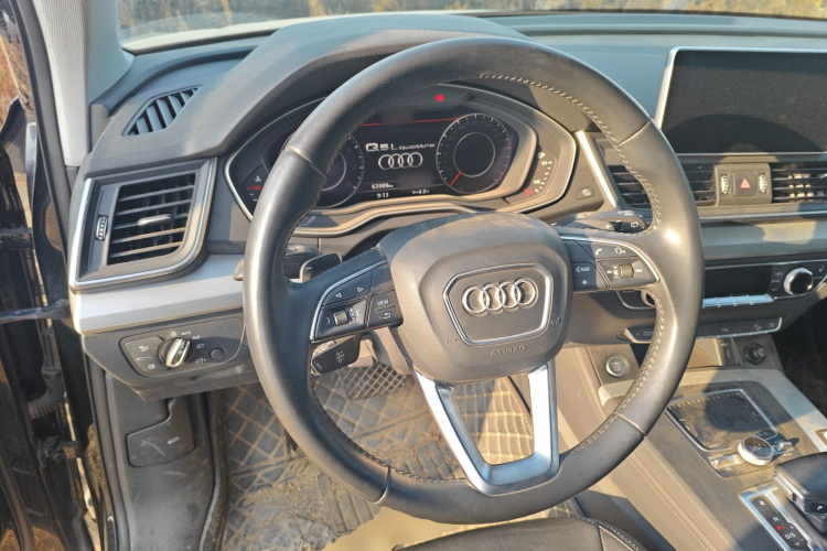 奥迪Q5L 2020款 改款 40 TFSI 荣享时尚型中控内饰13