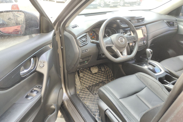 日产 奇骏 2017款 2.0L CVT舒适版 2WD中控内饰7003