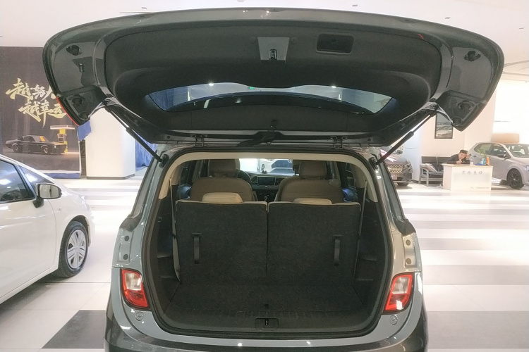 别克GL6 2018款 18T 6座精英型机舱底盘23