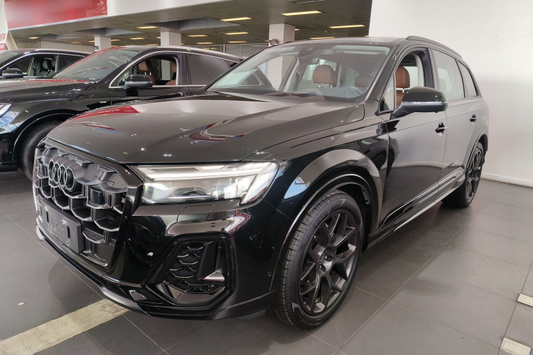 奥迪Q7 2024款 45 TFSI quattro S line黑武士型车身外观1