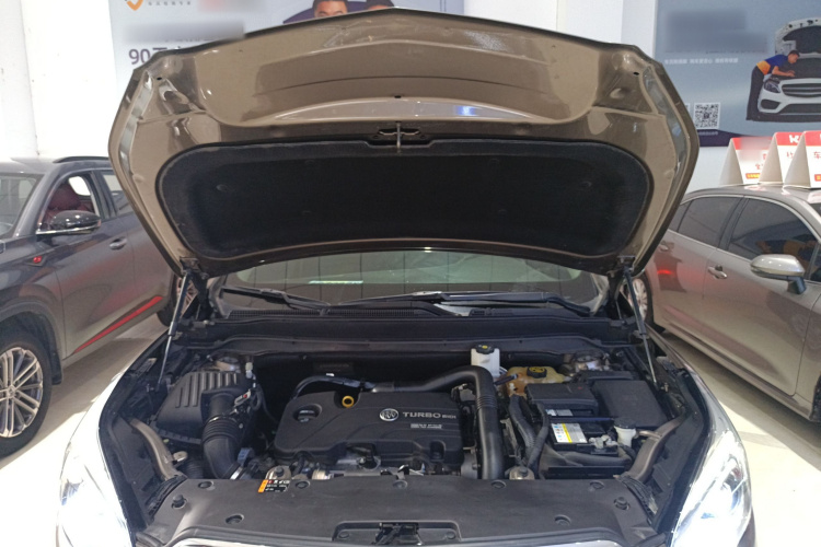 别克 昂科威 2019款 20T 两驱精英型 国VI机舱底盘24