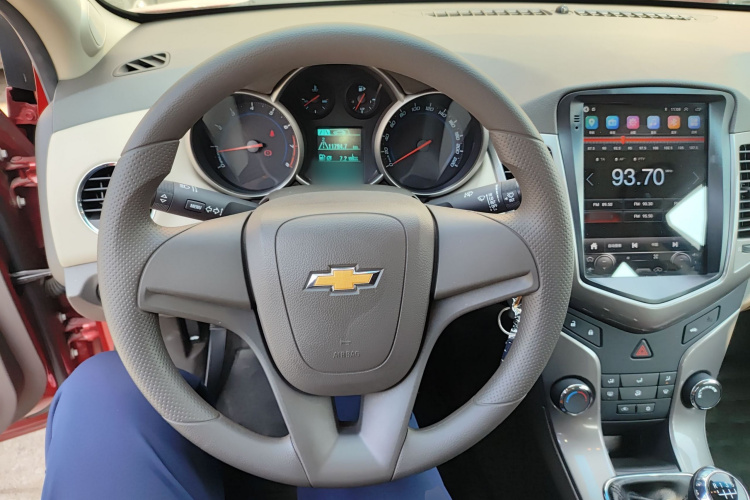 雪佛兰 科鲁兹 2015款 1.5L 经典 SE MT中控内饰13