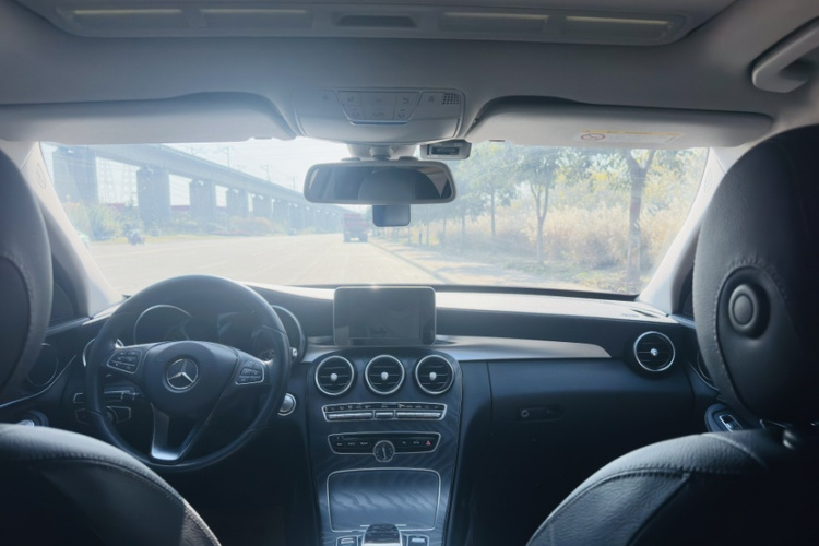 奔驰C级 2017款 改款 C 180 L 动感型运动版中控内饰7002