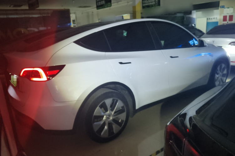 特斯拉 Model Y 2022款 长续航全轮驱动版车身外观6005