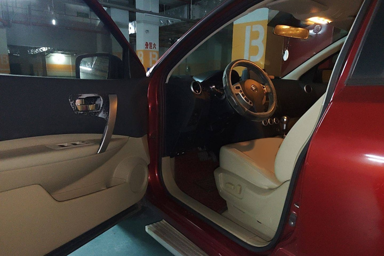 日产 逍客 2012款 2.0XV 雷 CVT 2WD中控内饰7003