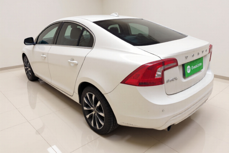 沃尔沃S60 2018款 S60L T3 智进进取版车身外观5