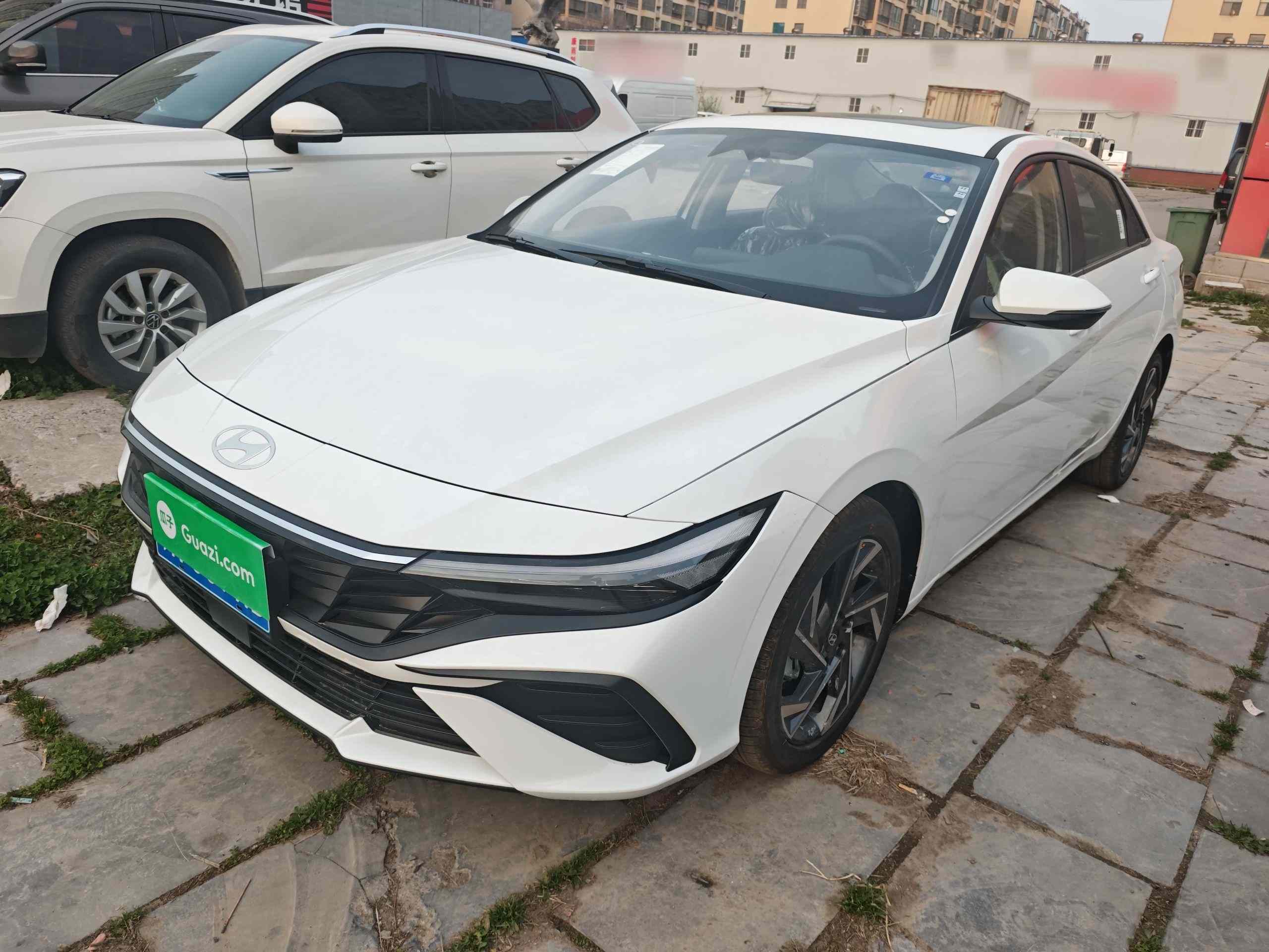 现代 伊兰特 2023款 1.5L CVT LUX尊贵版(2)