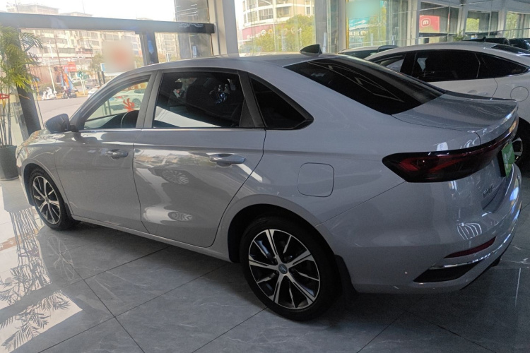 吉利汽车 帝豪 2022款 第4代 1.5L CVT尊贵型车身外观4