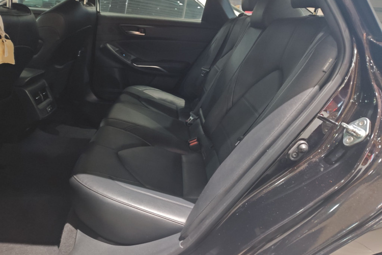 丰田 亚洲龙 2022款 2.0L 豪华版中控内饰7004