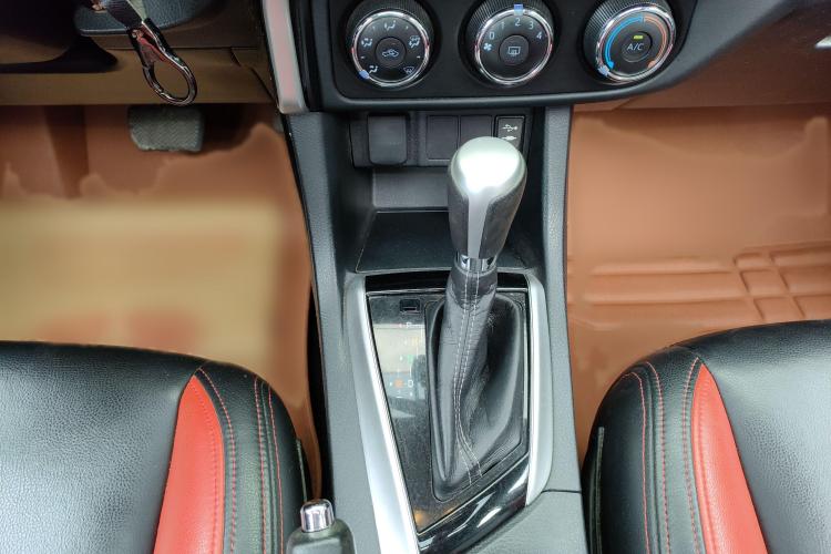 丰田 雷凌 2017款 改款 185T CVT精英版 国VI中控内饰18