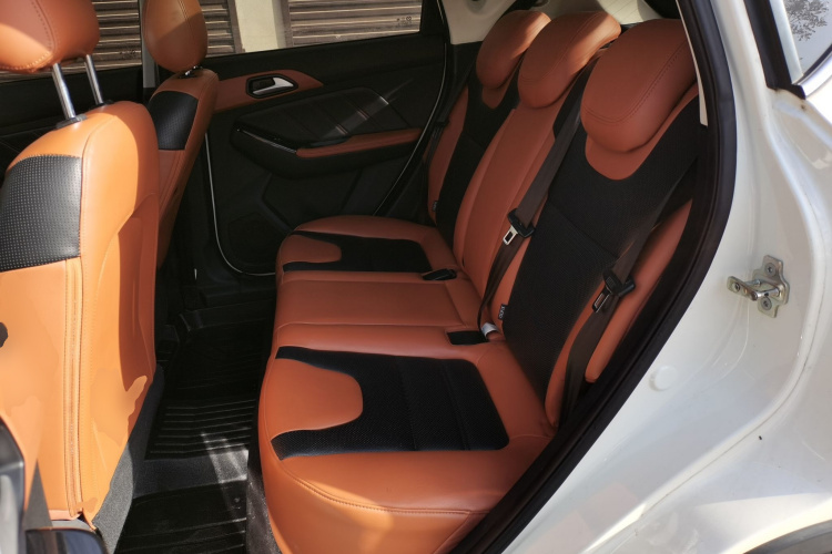 北京汽车 绅宝X35 2016款 1.5L 自动豪华版中控内饰21