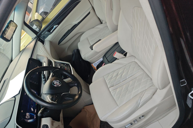 别克GL8 2020款 Avenir艾维亚 七座亲礼版中控内饰19