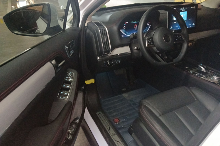 比亚迪 唐新能源 2018款 DM 2.0T 全时四驱智联创享型 7座 国V中控内饰7003