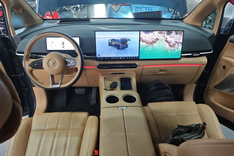 岚图汽车 岚图梦想家 2025款 PHEV 四驱尊贵鲲鹏版中控内饰12