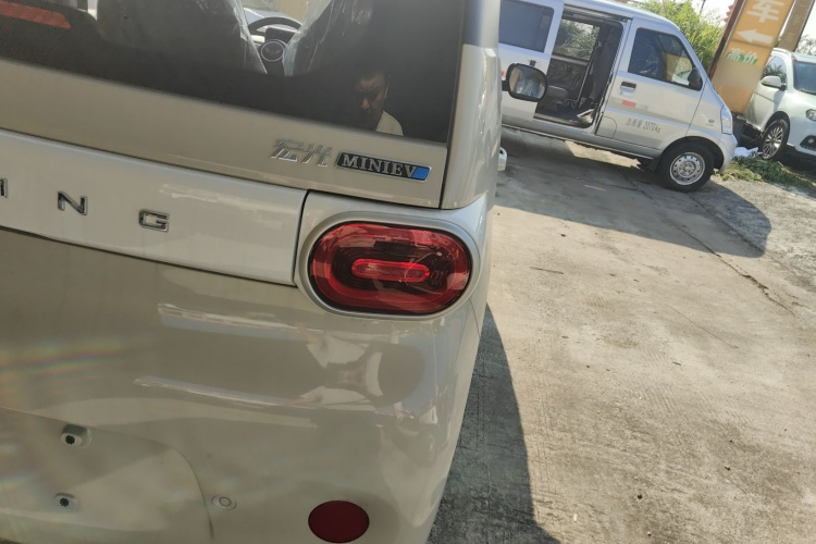 五菱汽车 宏光MINIEV 2024款 第三代 215km 青春版车身外观9