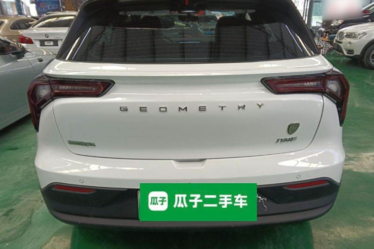 吉利几何E萤火虫 2022款 401KM 玲珑虎 4座车身外观6