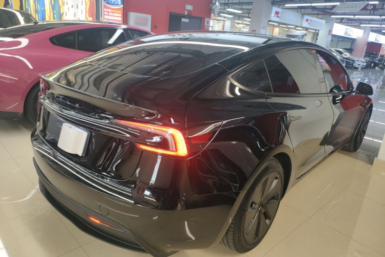 特斯拉 Model 3 2023款 长续航全轮驱动版车身外观6005