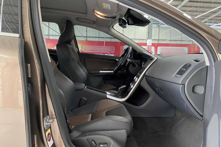 沃尔沃XC60 2015款 T5 AWD 智驭版中控内饰7005