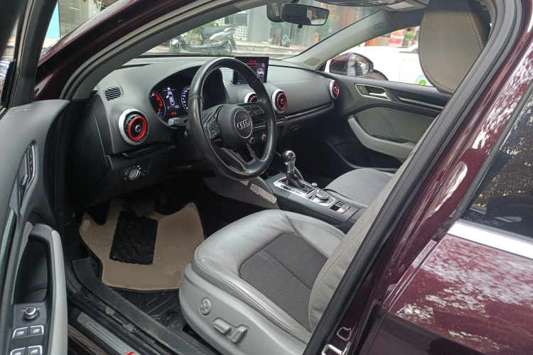 奥迪A3 2018款 30周年年型 Limousine 35 TFSI 时尚型中控内饰7003