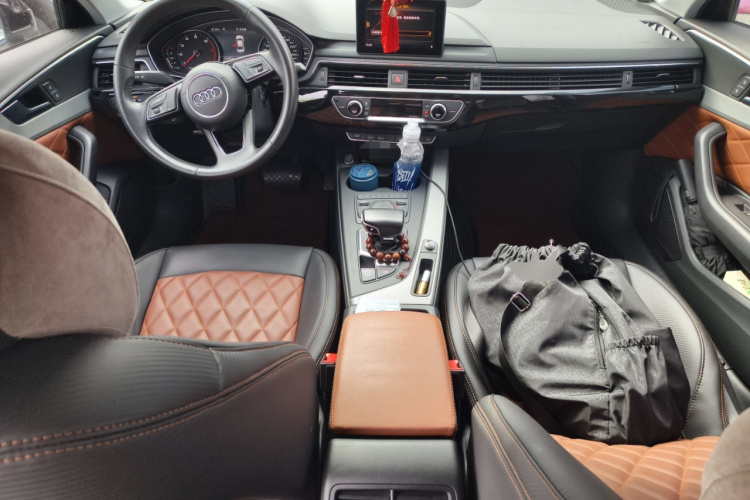 奥迪A4L 2018款 30周年年型 40 TFSI 进取型中控内饰12