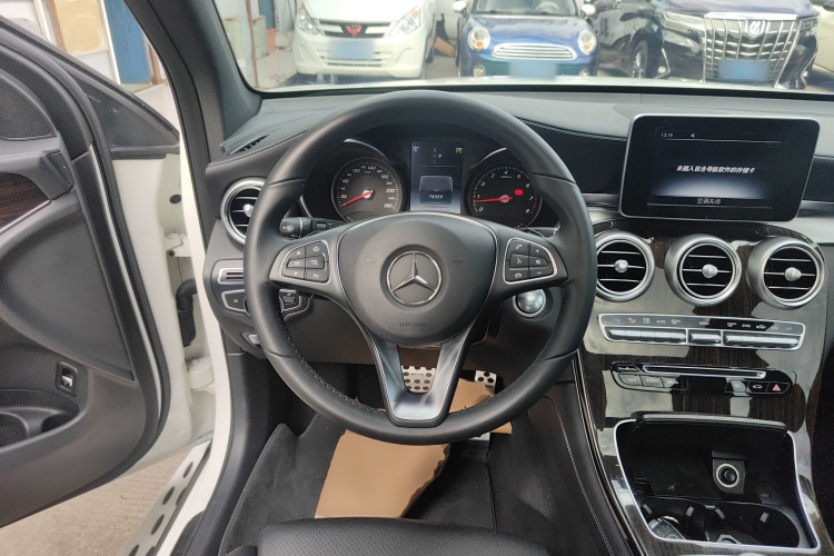 奔驰GLC 2016款 GLC 260 4MATIC 动感型中控内饰13
