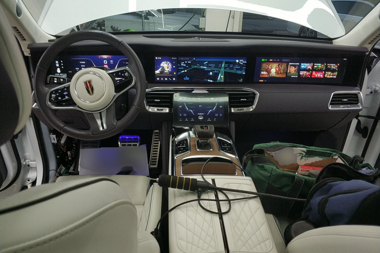 红旗E-HS9 2022款 660km 旗领版 四座中控内饰7002