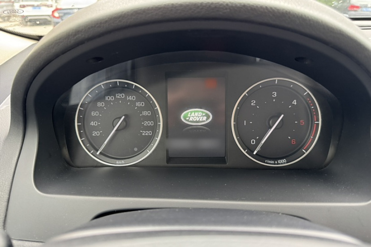 路虎 神行者2 2013款 2.2T SD4 SE柴油版中控内饰7001