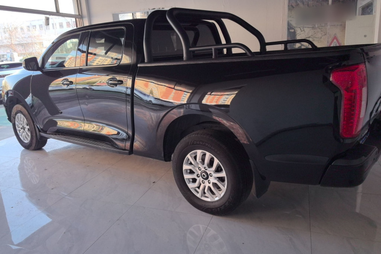 长城 炮 2019款 2.0T商用版手动柴油两驱精英型长箱GW4D20M车身外观4