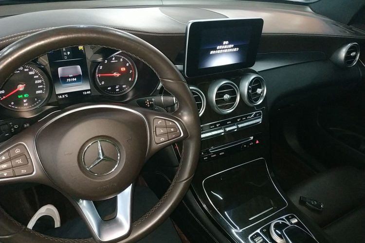 奔驰GLC 2018款 改款 GLC 260 4MATIC 动感型中控内饰12