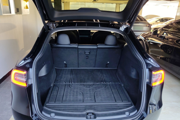 特斯拉 Model Y 2021款 长续航全轮驱动版局部细节23