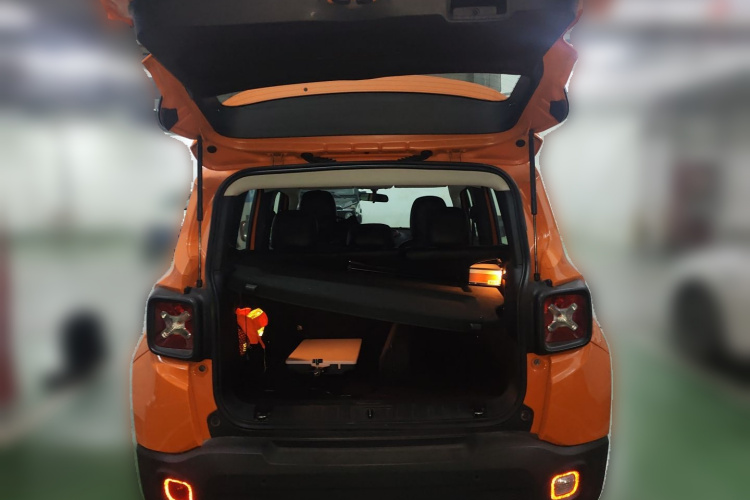 Jeep 自由侠 2017款 180T 自动高能版中控内饰23