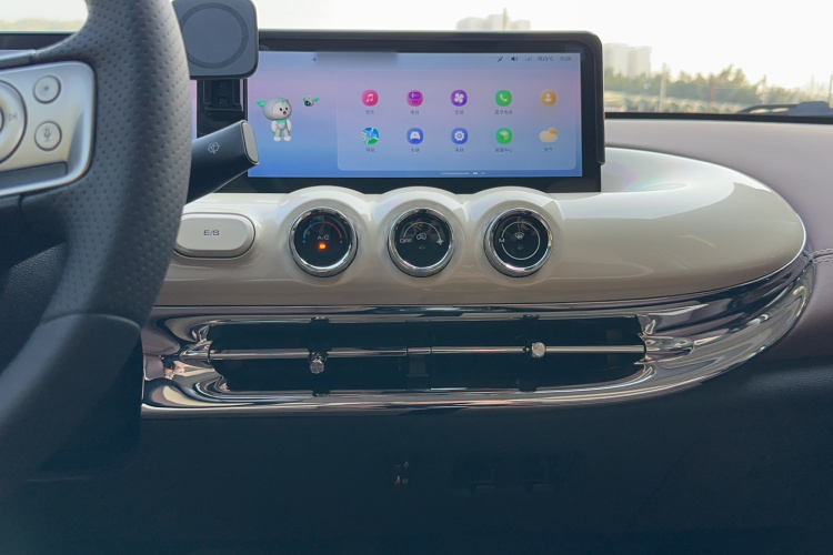 五菱汽车 五菱缤果 2023款 333km 灵犀互联+款局部细节16