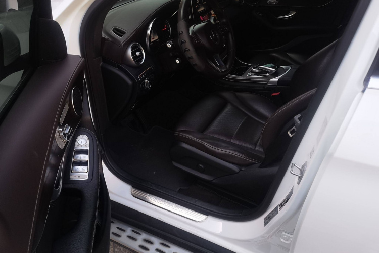 奔驰GLC 2018款 GLC 300 4MATIC 动感型中控内饰7003