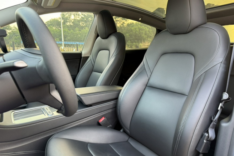 特斯拉 Model Y 2022款 改款 后轮驱动版中控内饰7002