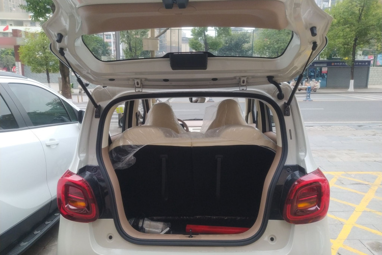 五菱汽车 宏光MINIEV 2025款 四门版 臻享+款机舱底盘23