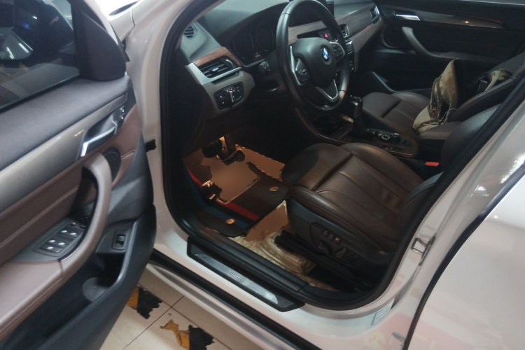 宝马X1 2019款 sDrive18Li 尊享型中控内饰7003