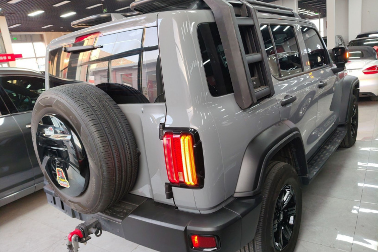 坦克300 2023款 越野版 2.0T 征服者车身外观7