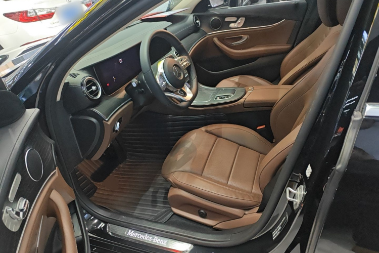 奔驰E级 2020款 改款 E 300 L 运动时尚型中控内饰19