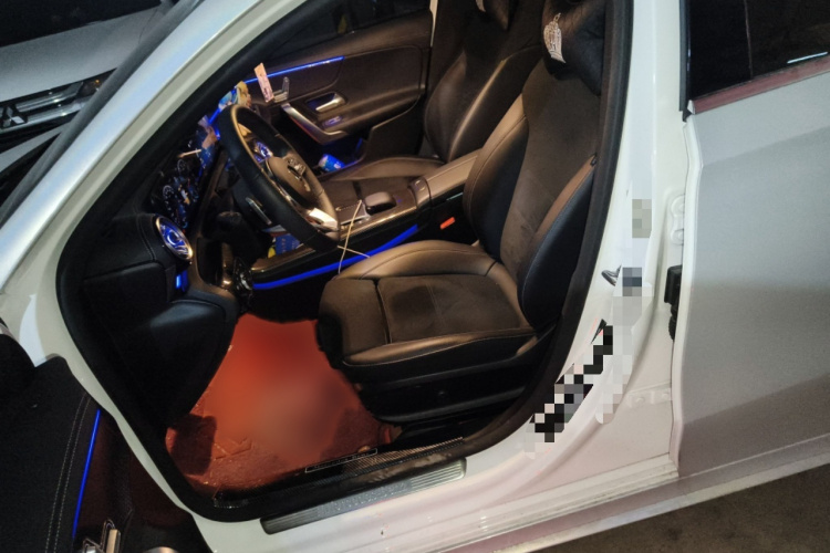 奔驰A级 2021款 A 200 L 运动轿车时尚型局部细节19