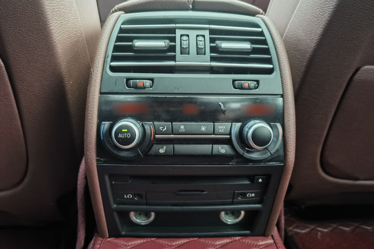 宝马7系 2014款 730Li 臻享型中控内饰7011