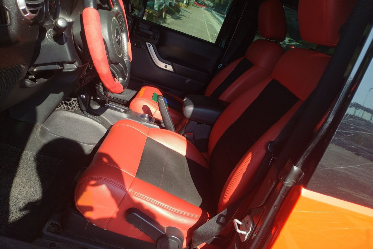 Jeep 牧马人 2012款 3.6L Sahara 两门版局部细节19