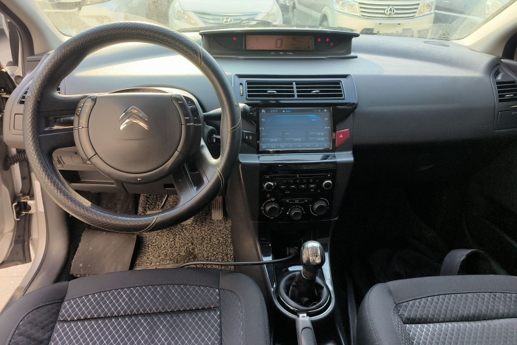 雪铁龙 世嘉 2013款 三厢 1.6L 手动品尚型中控内饰12