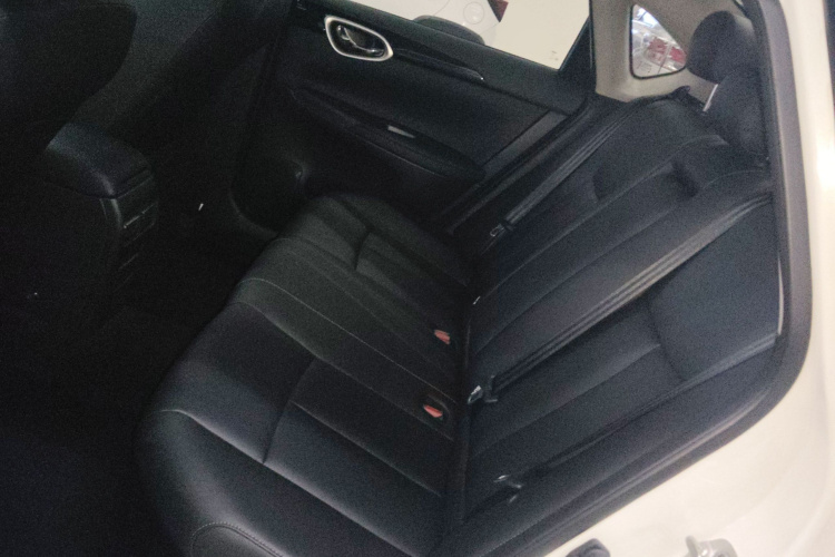 日产 轩逸 2024款 经典 1.6XL CVT豪华版中控内饰21