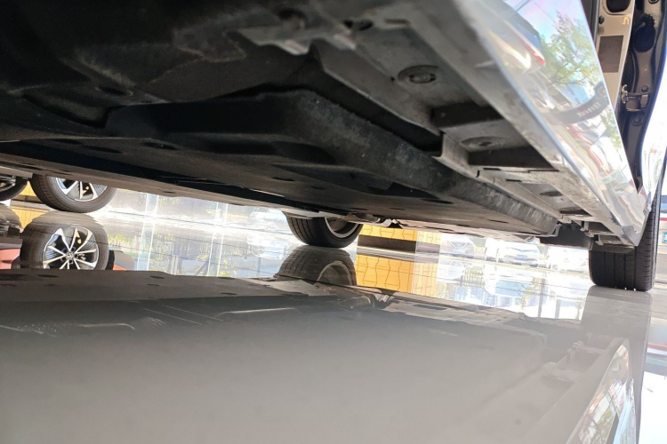 雷克萨斯ES 2021款 300h 行政版局部细节9004