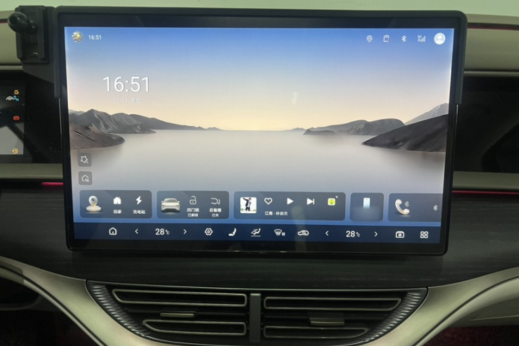 腾势D9 2022款 DM-i 970 四驱旗舰型中控内饰7014