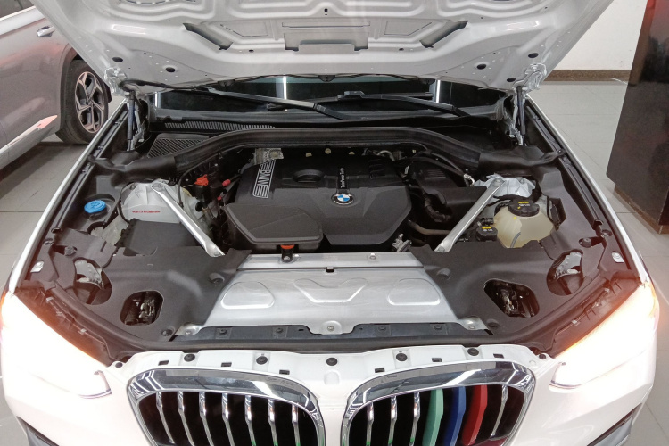 宝马X3 2020款  xDrive25i 豪华套装机舱底盘24