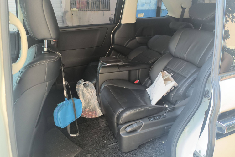 本田 艾力绅 2016款 2.4L 豪华版中控内饰7004